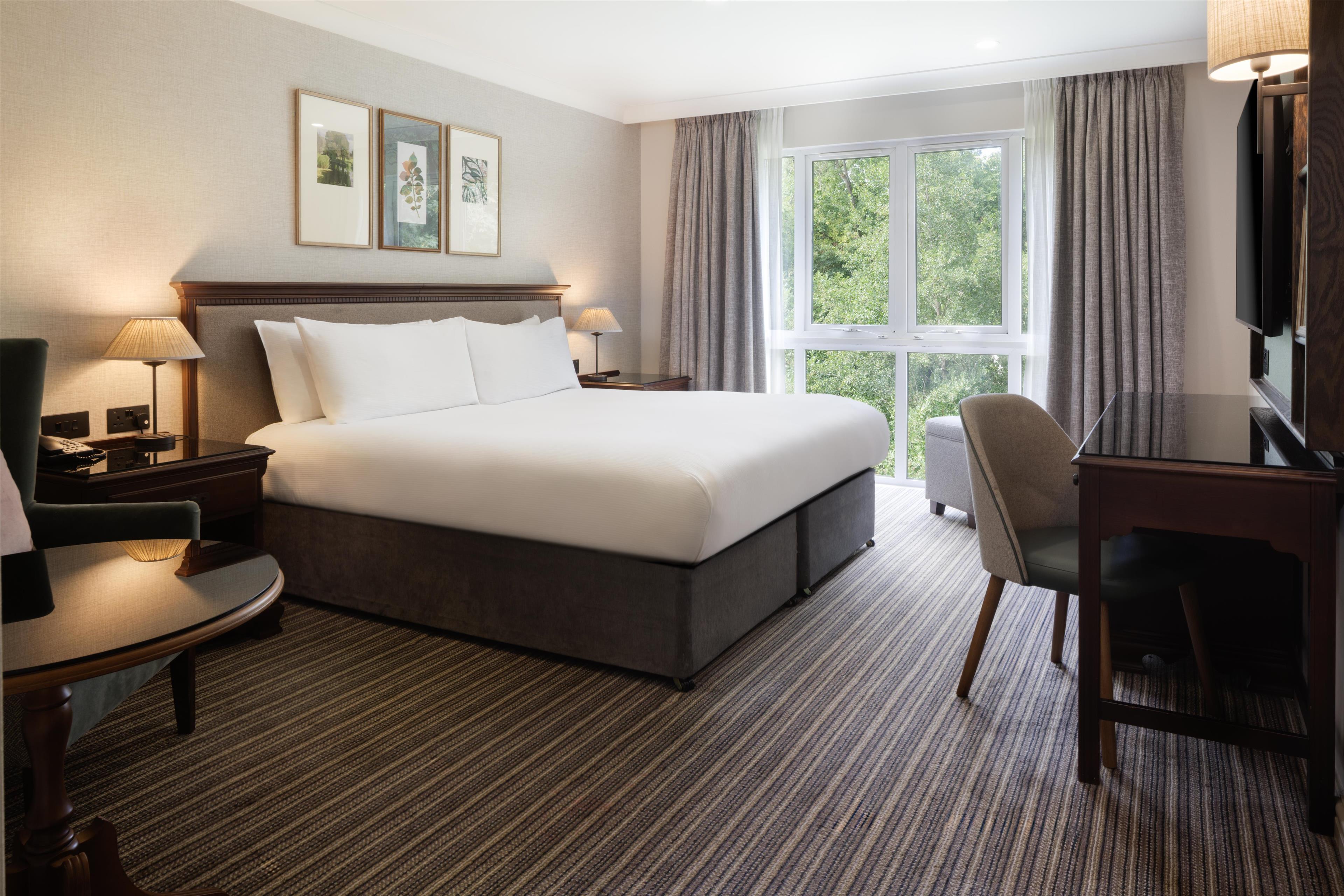DoubleTree by Hilton Cheltenham Room Type - KING DELUXE ROOM WITH VIEW