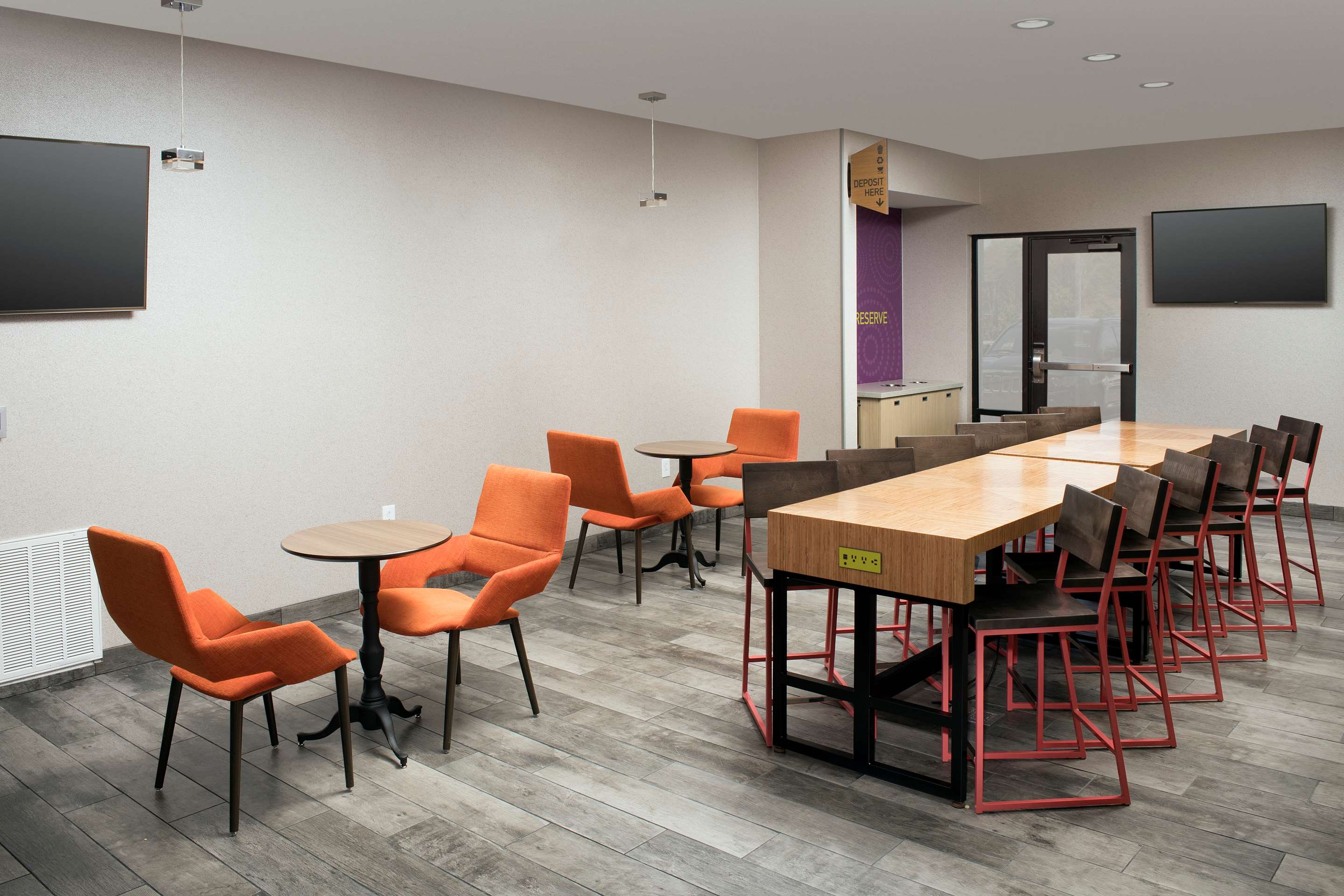 Breakfast Area | Home2 Suites by Hilton Murfreesboro