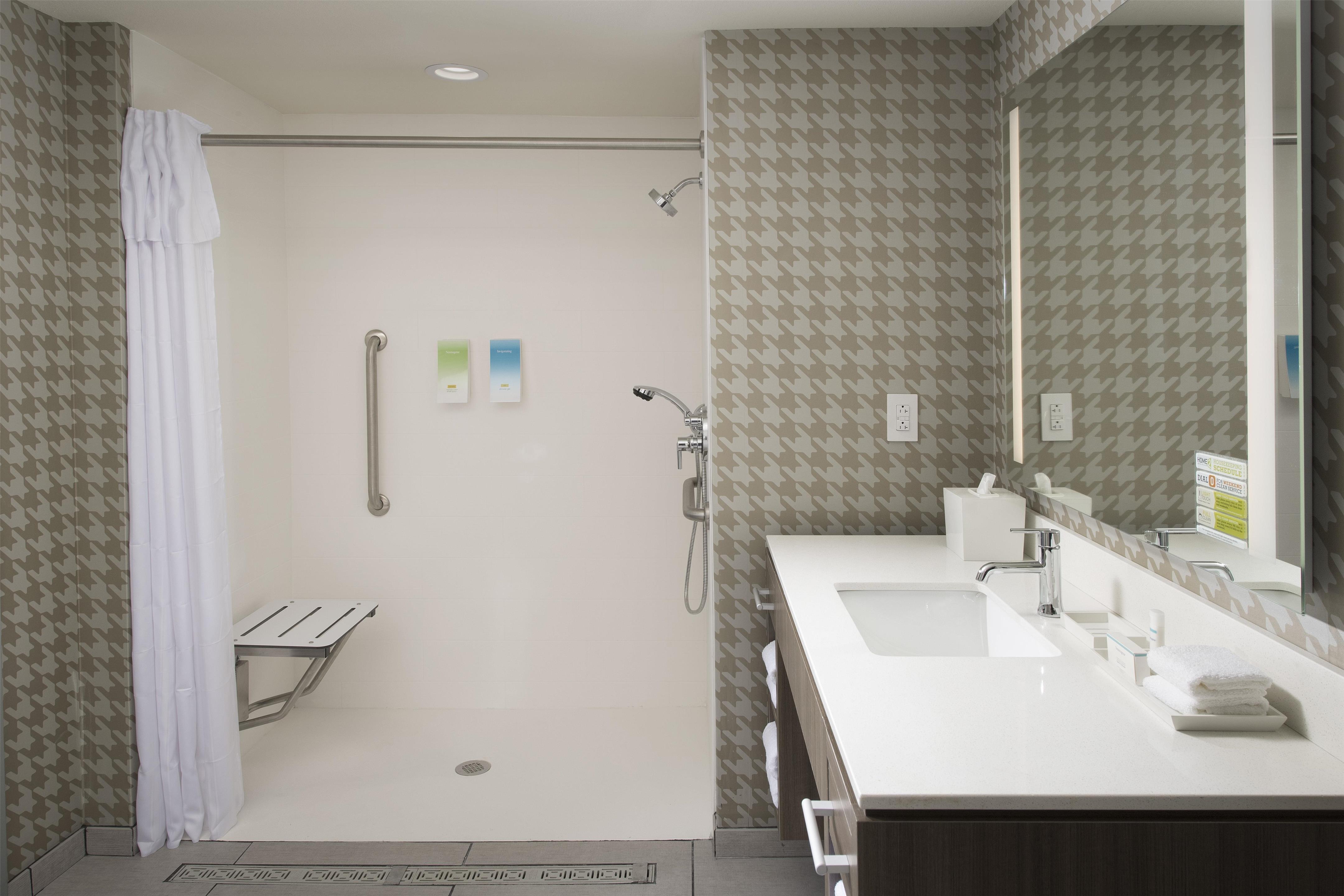 Guest room bath