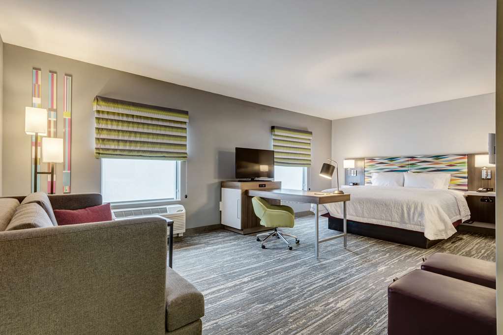Hampton Inn by Hilton Wentzville Room Type - 1KN STDO MIC FRIDG WTBR NS