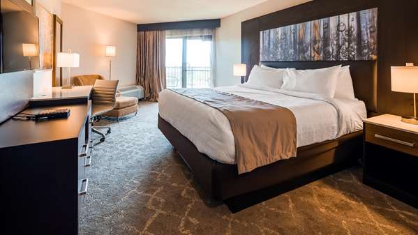 1 King Bed, Non-Smoking, Microwave And Refrigerator