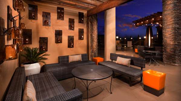 Aiden by Best Western Warm Springs Hotel and Event Center