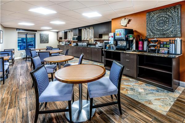Aiden by Best Western Warm Springs Hotel and Event Center