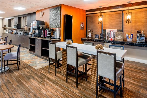 Aiden by Best Western Warm Springs Hotel and Event Center