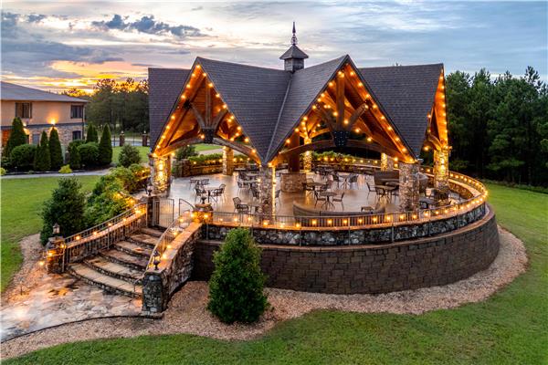 Aiden by Best Western Warm Springs Hotel and Event Center