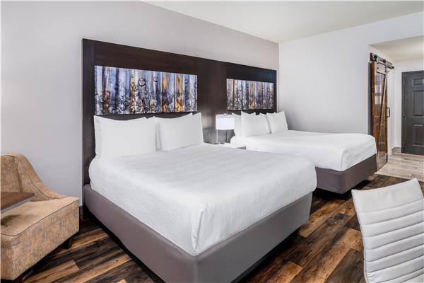 2 Queen Beds, Non-Smoking, Microwave And Refrigerator