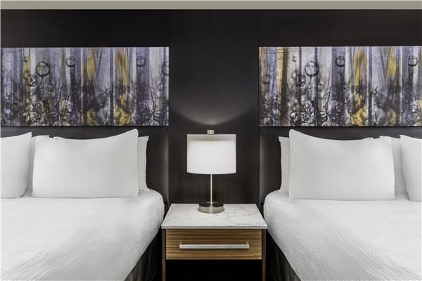 2 Queen Beds, Non-Smoking, Microwave And Refrigerator