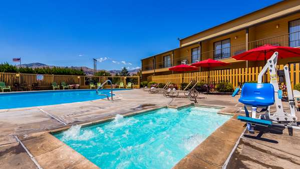Pool - SureStay Hotel by Best Western Wenatchee