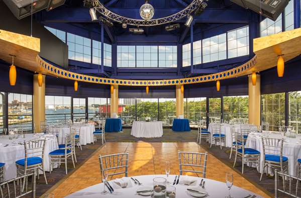 Restaurant - Pier 5 Hotel Baltimore