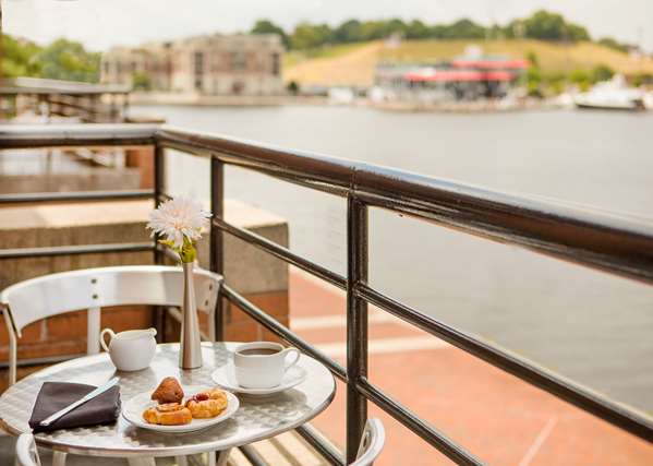  - Pier 5 Hotel Baltimore