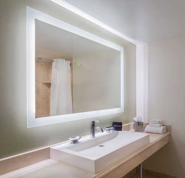  - Pier 5 Hotel Baltimore