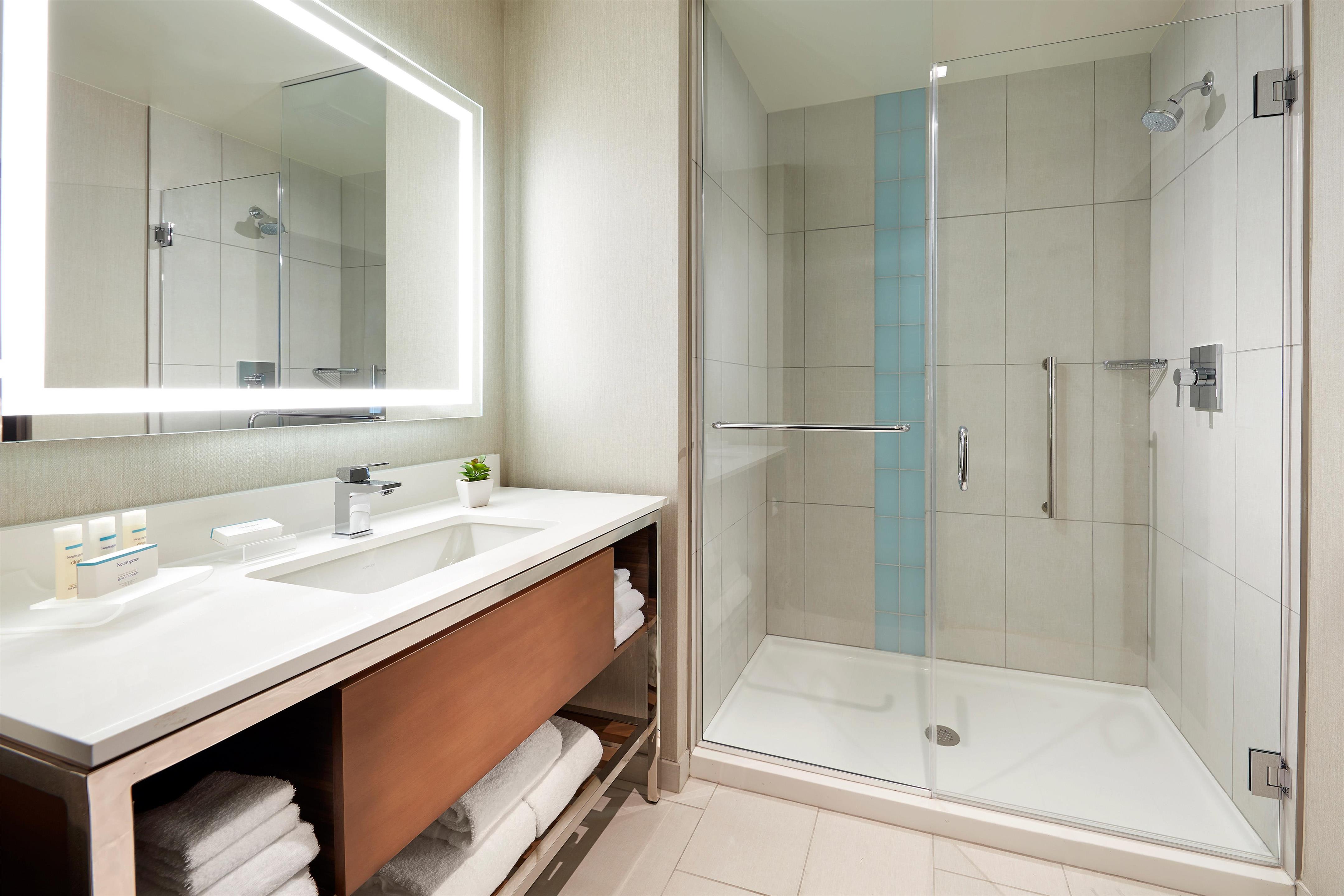 Guest room bath