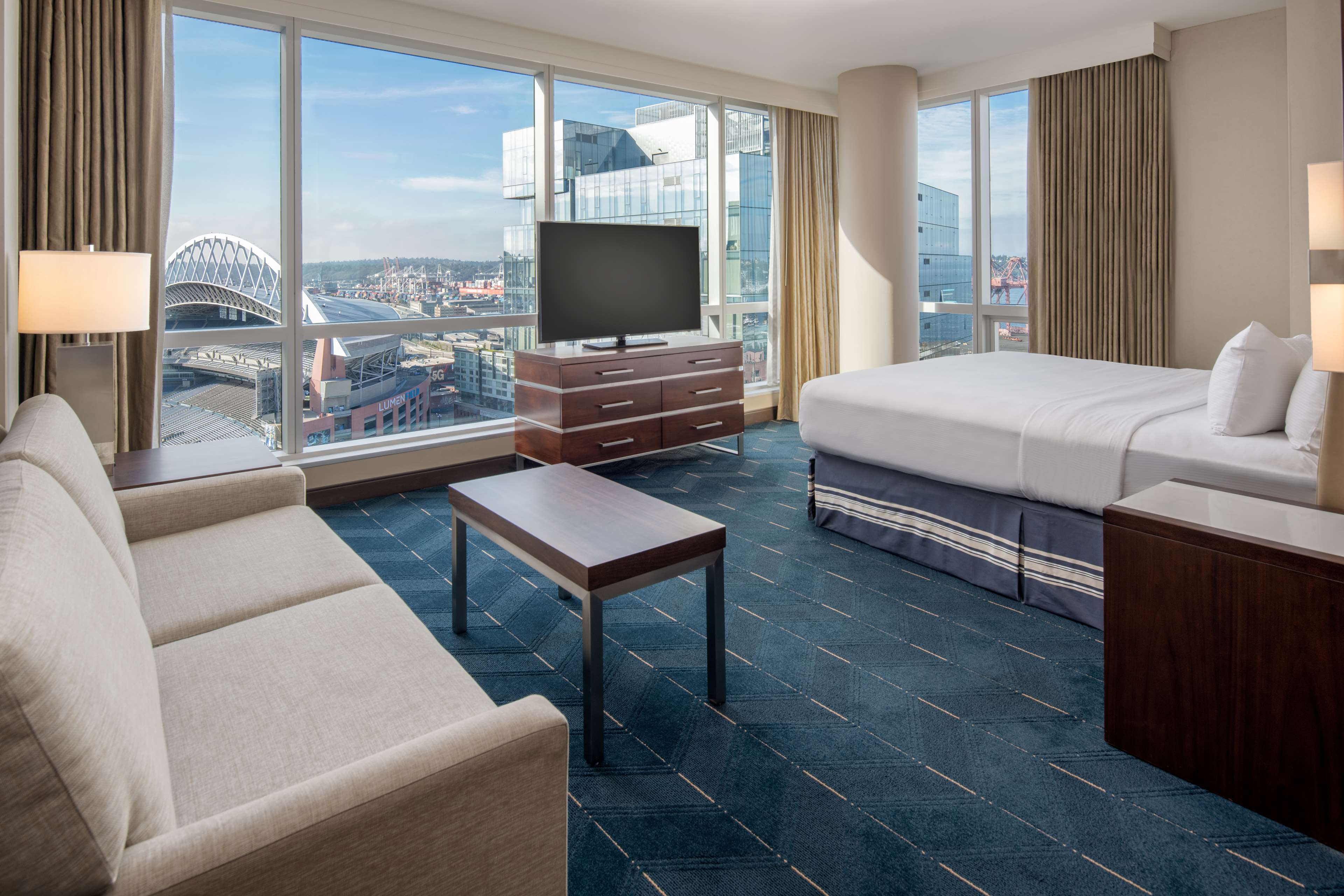 Embassy Suites by Hilton Seattle Downtown Pioneer Square Room Type - STADIUM CORNER STUDIO 1K