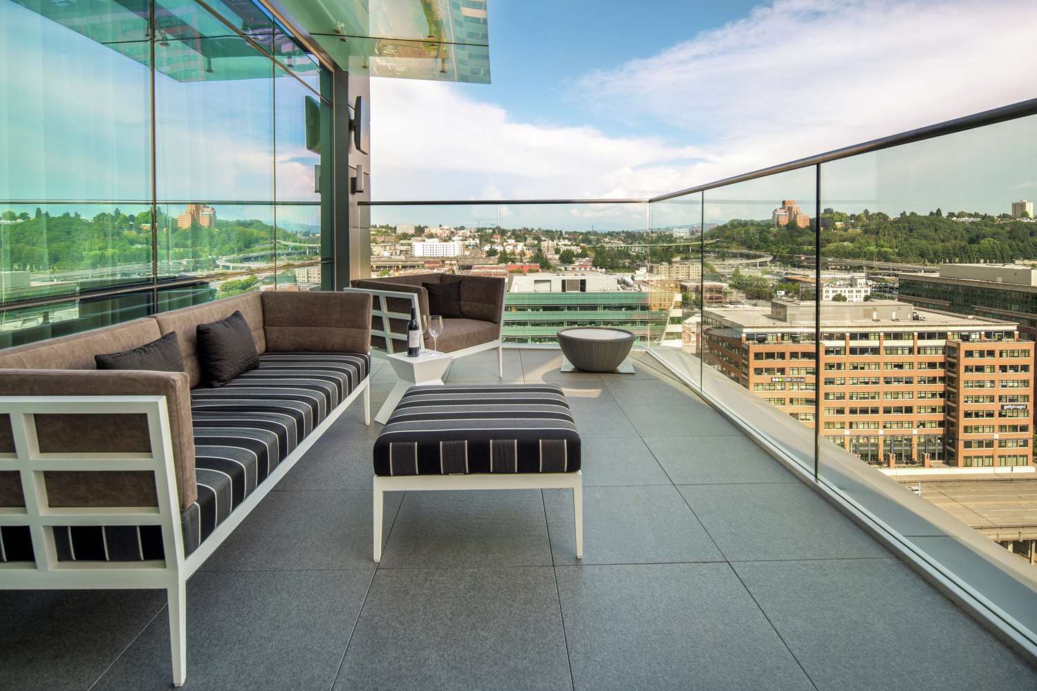 Embassy Suites Downtown Seattle, WA See Discounts