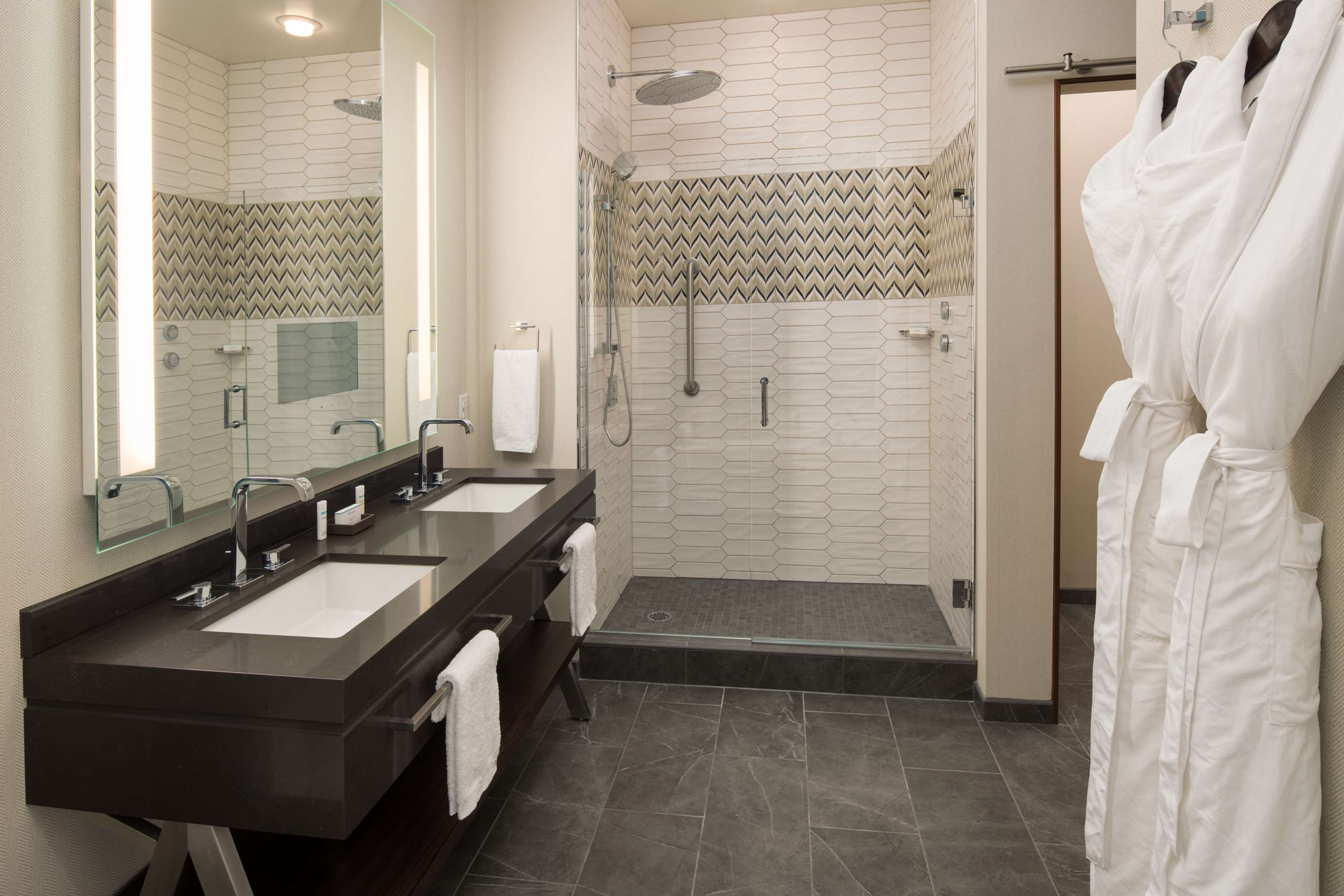 Guest room bath