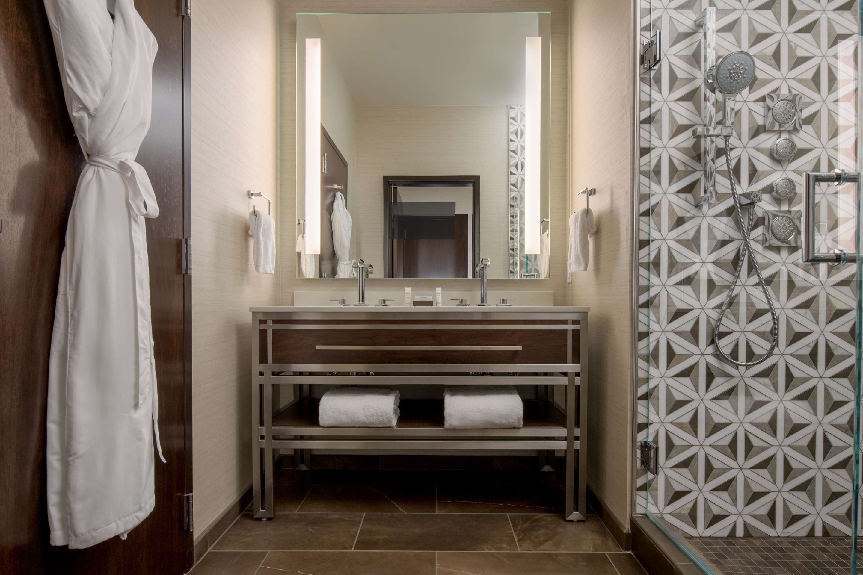 Guest room bath