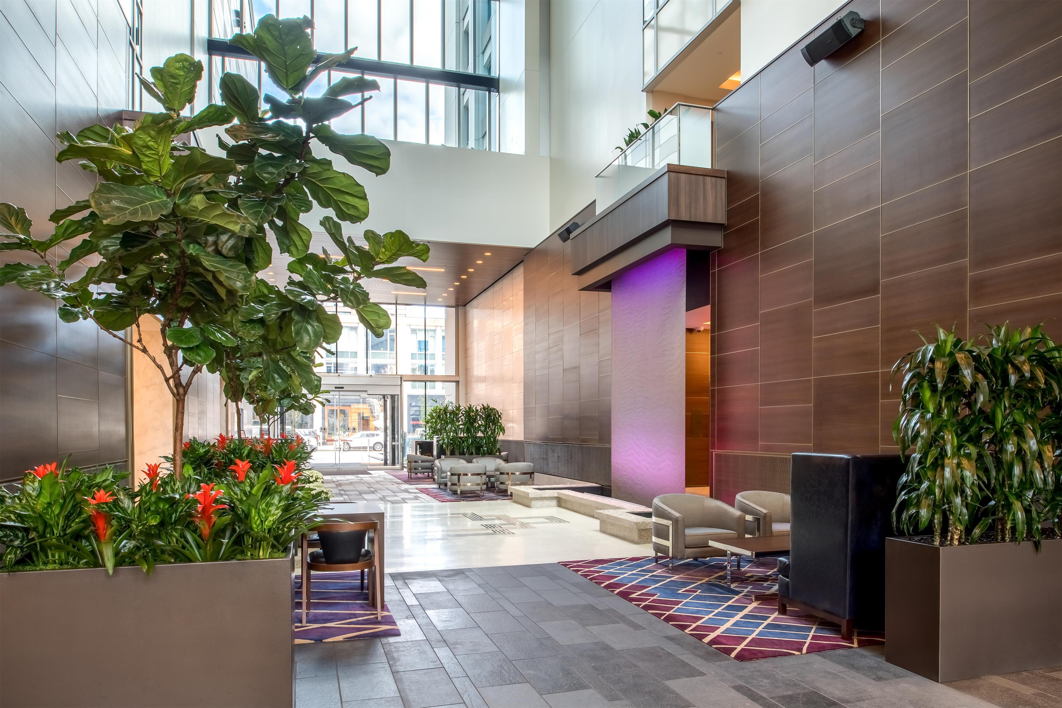 Lobby | Embassy Suites by Hilton Seattle Downtown Pioneer Square