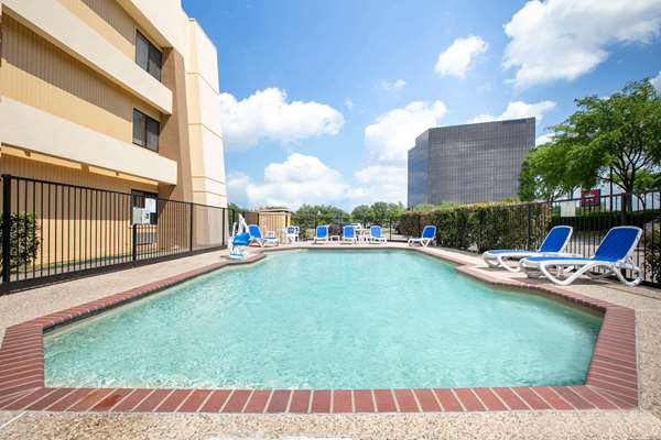 Pool - Baymont Inn & Suites Plano
