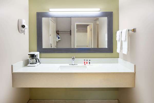  - Baymont Inn & Suites Plano