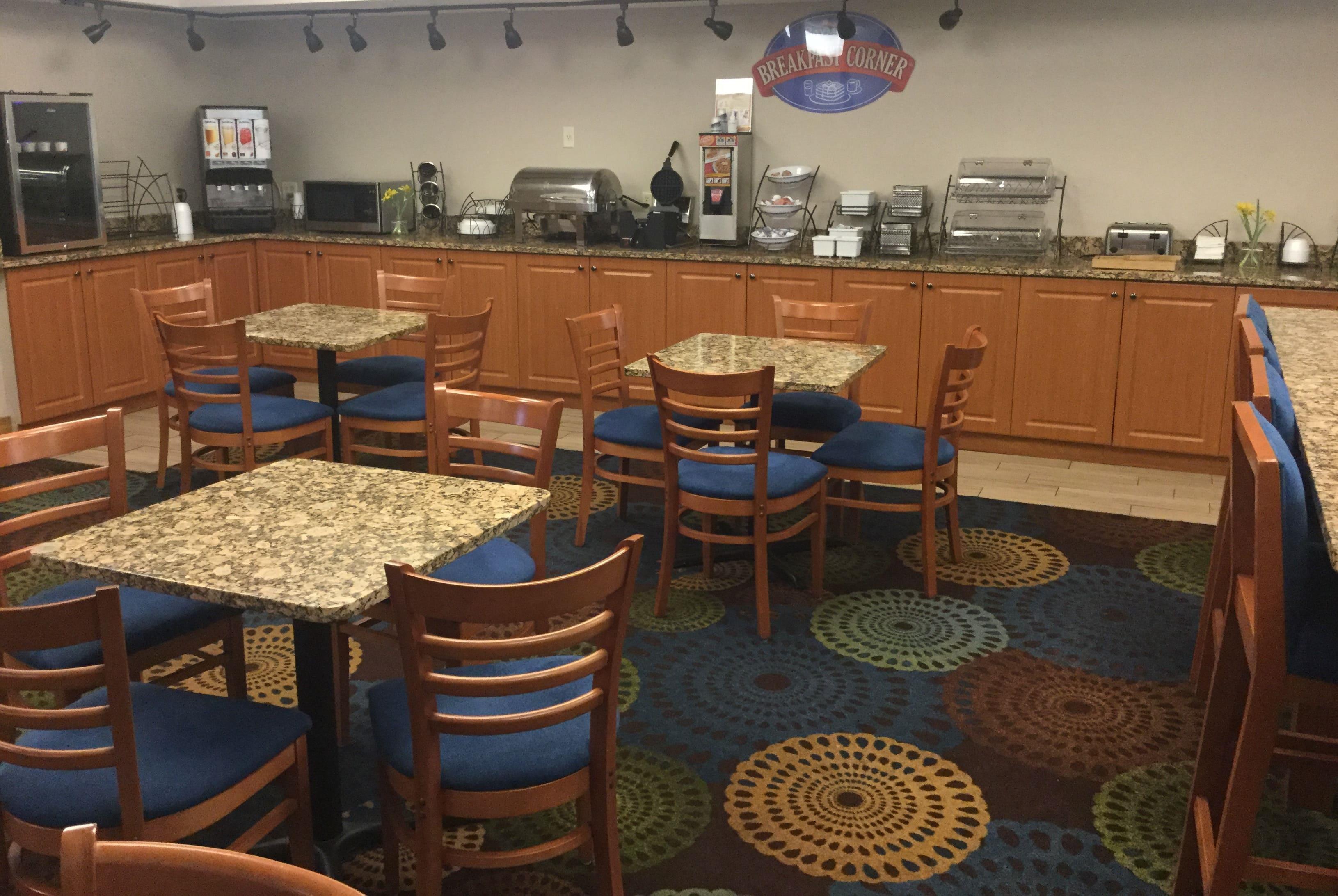 Breakfast Area | Baymont by Wyndham Mishawaka South Bend Area