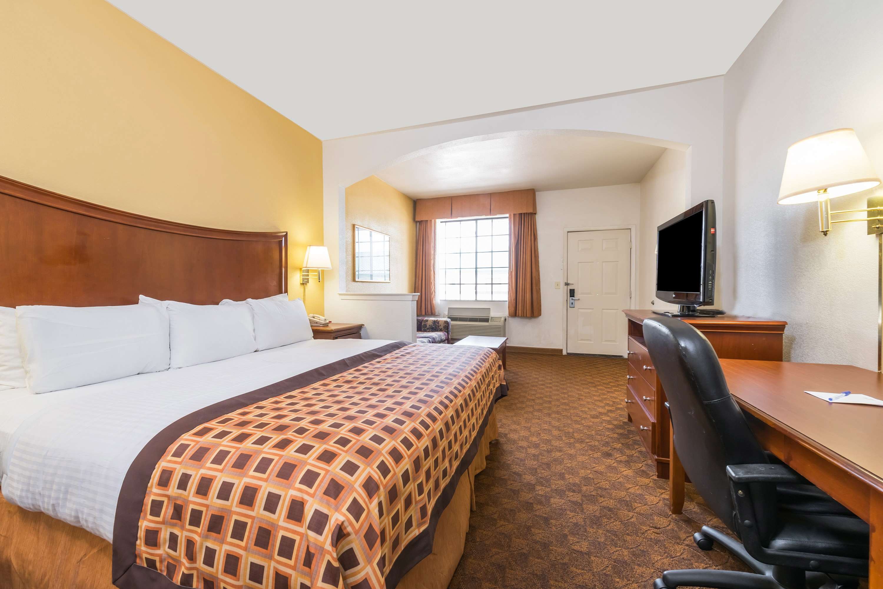 1 King Bed Suite Non-Smoking image