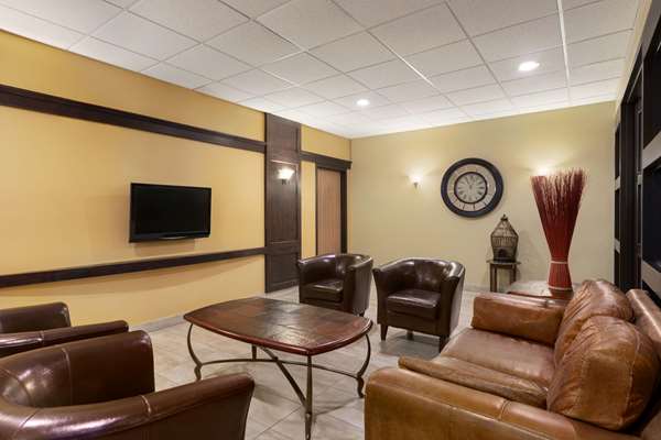 Bar - Days Inn Levis