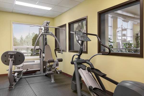 Fitness/ Exercise Room - Days Inn Levis