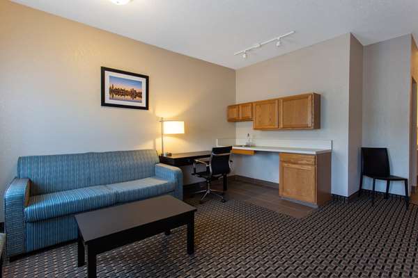 Suite - Ramada Hotel Glendale Heights