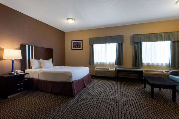 Suite - Ramada Hotel Glendale Heights