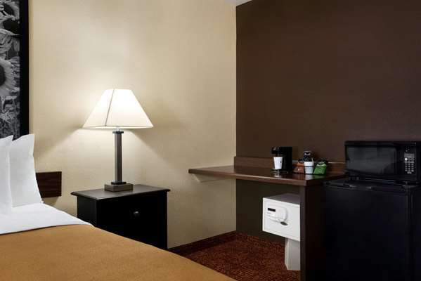  - Super 8 Hotel North Des Moines - I-35 & I-80, Exit 136