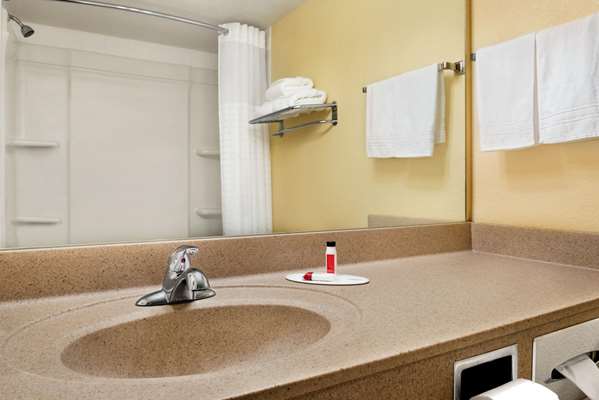  - Super 8 Hotel North Des Moines - I-35 & I-80, Exit 136