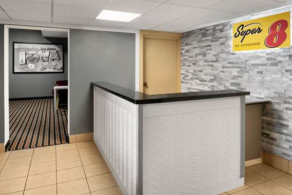  - Super 8 Hotel North Des Moines - I-35 & I-80, Exit 136