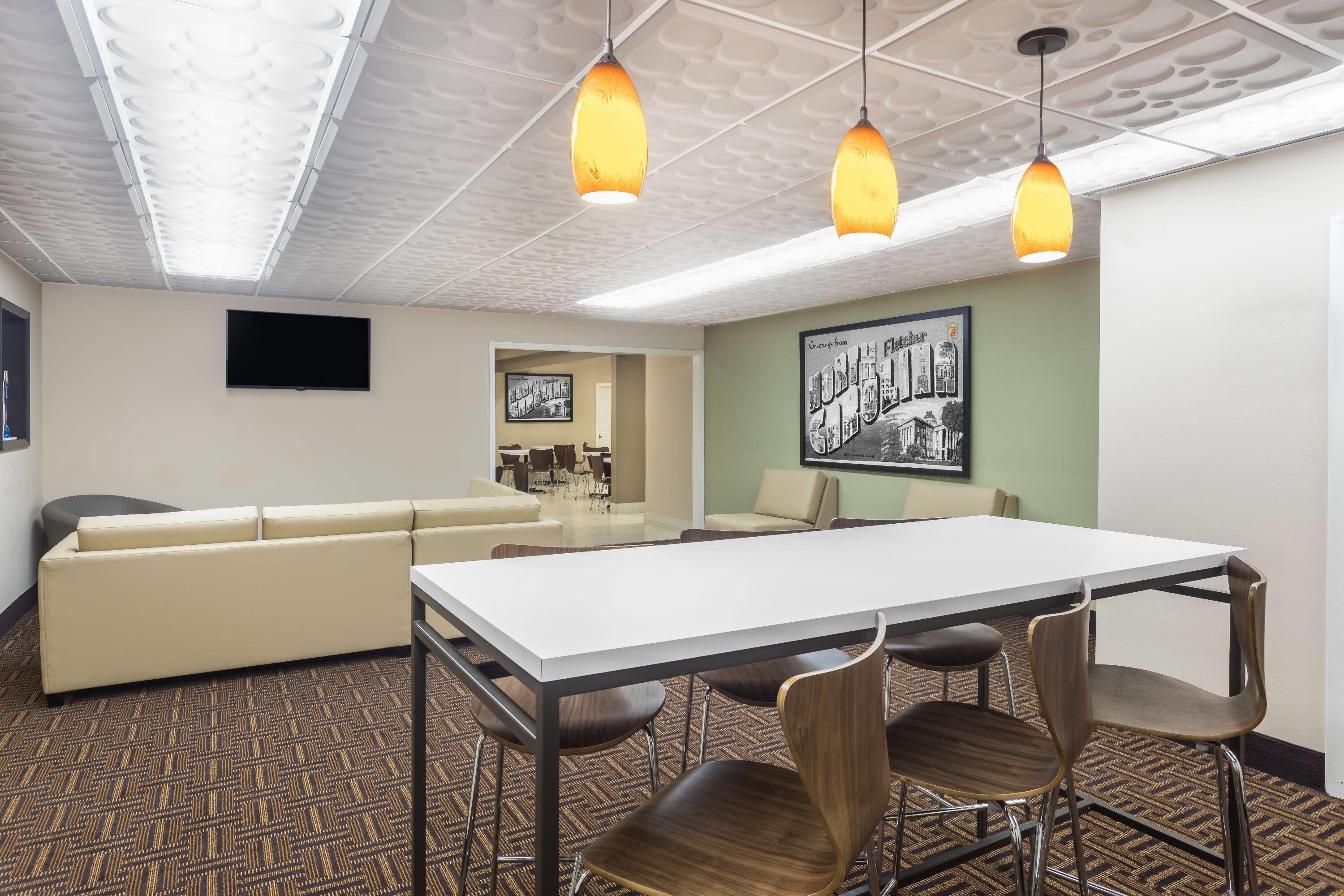 Lobby | Super 8 by Wyndham Asheville Airport