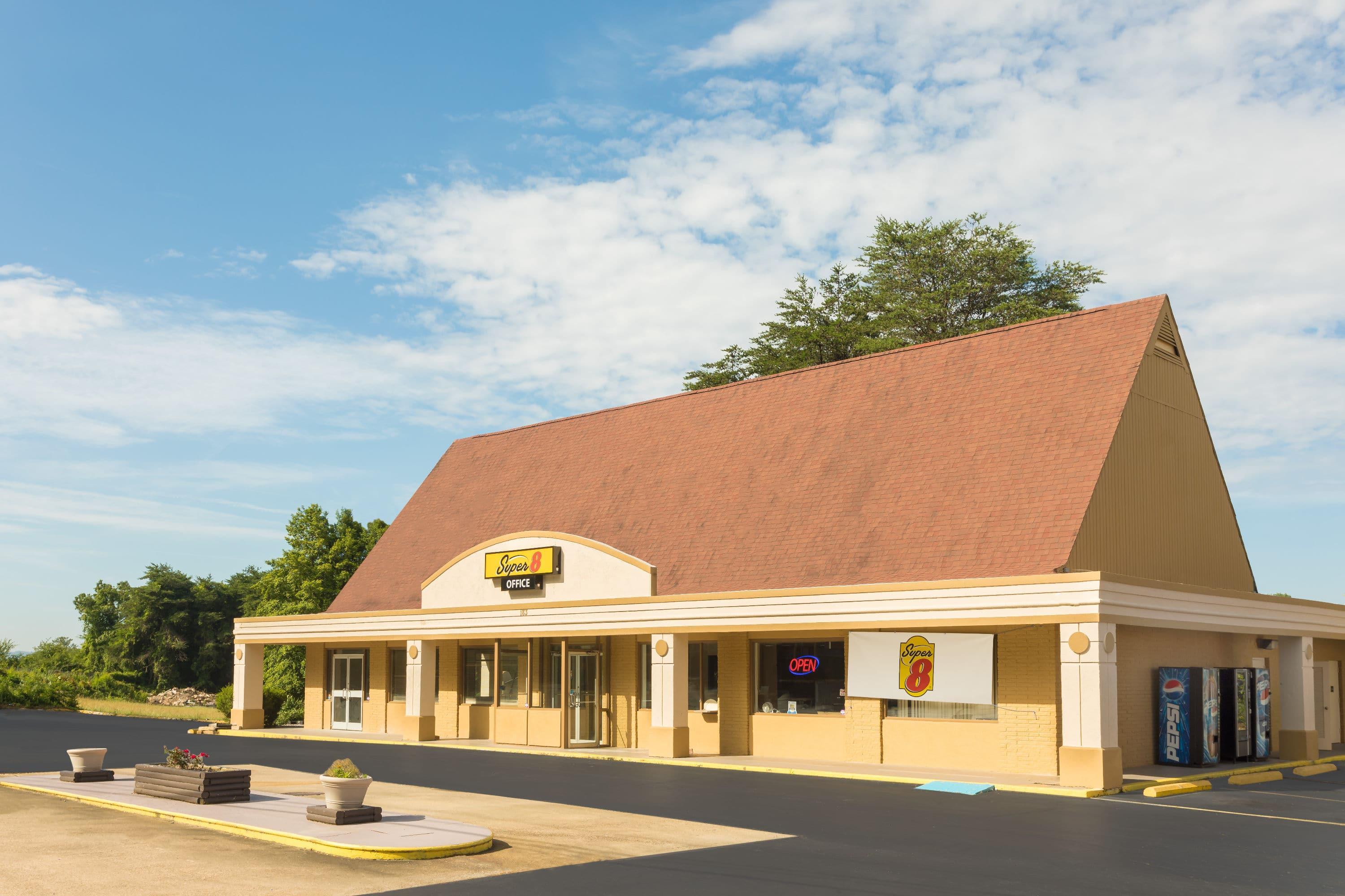 Exterior | Super 8 by Wyndham Asheville Airport