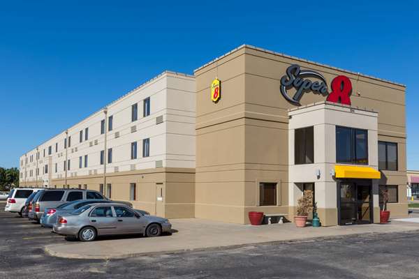 Exterior view - Super 8 Hotel North Wichita