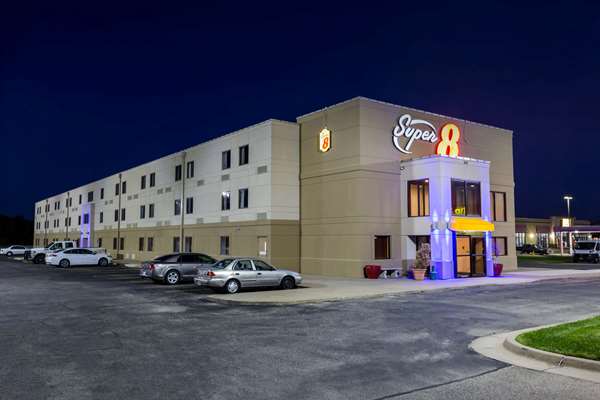 Exterior view - Super 8 Hotel North Wichita