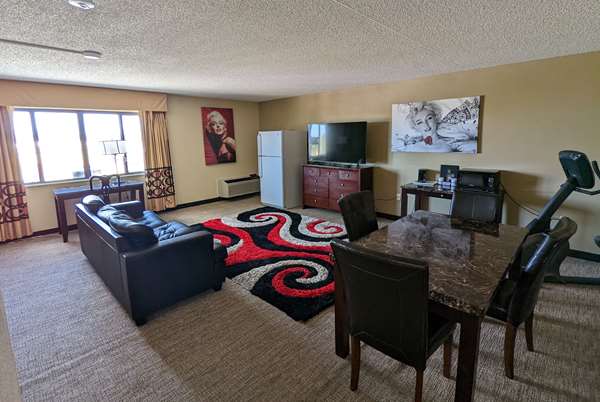 Suite - Super 8 Hotel North Wichita
