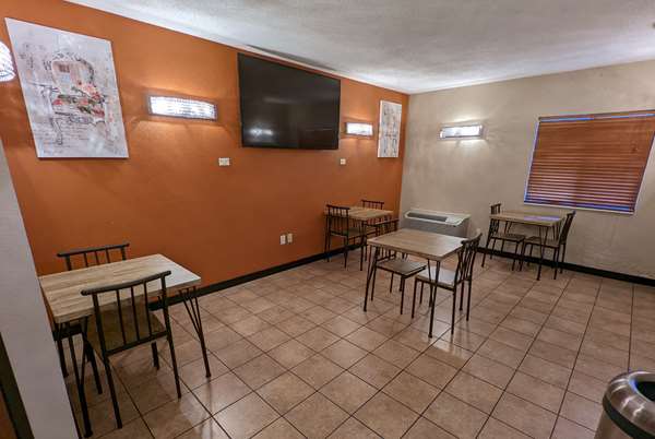  - Super 8 Hotel North Wichita