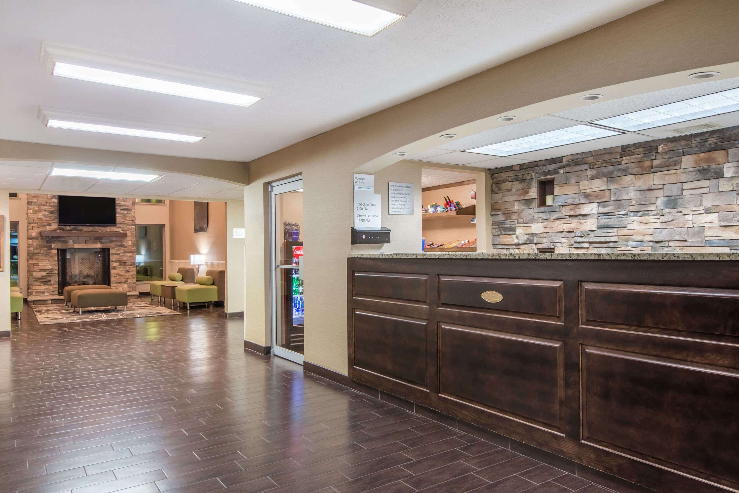 Lobby | Wyndham Garden Cross Lanes Charleston