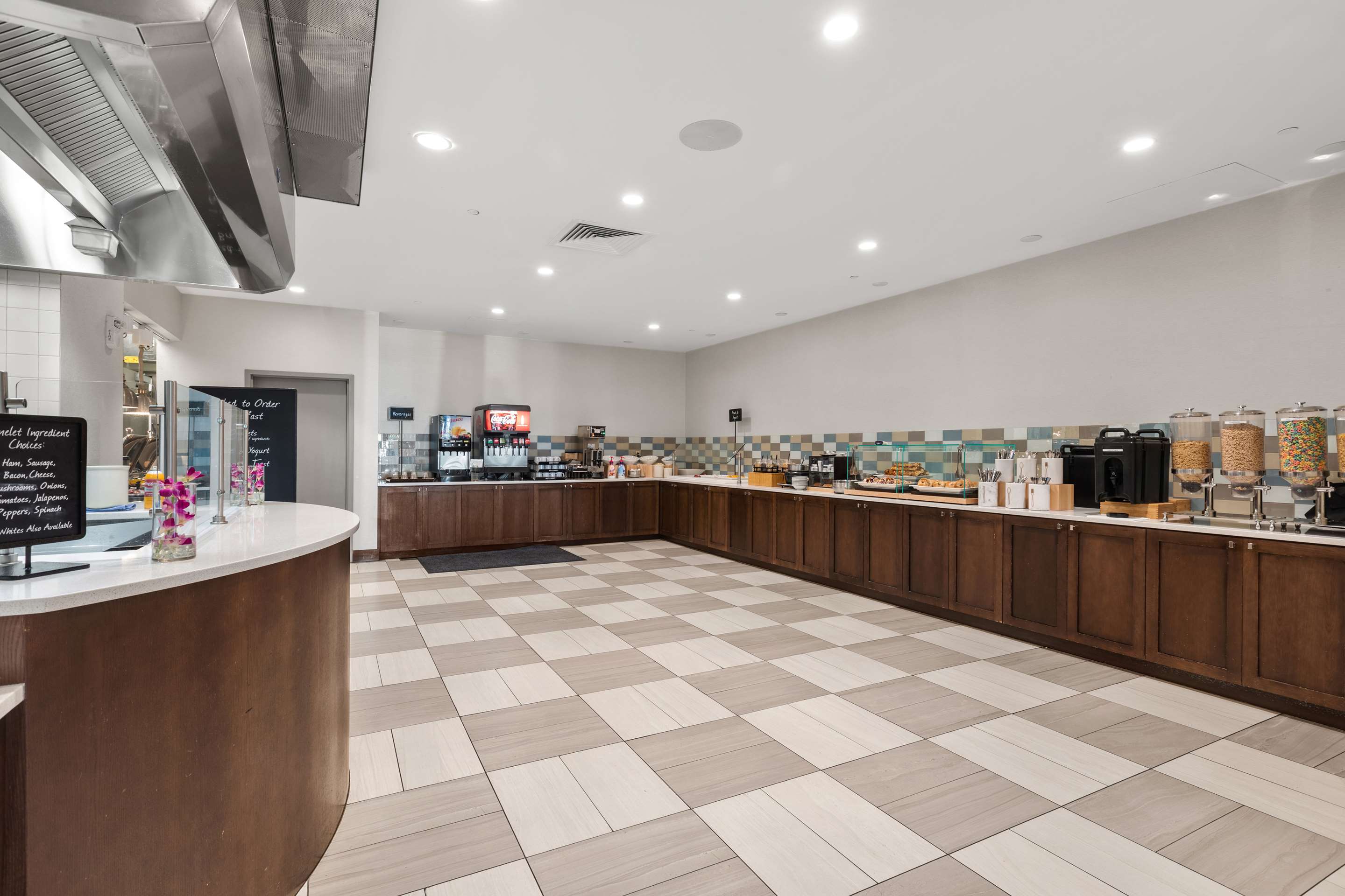 Breakfast Area | Embassy Suites By Hilton Oahu Kapolei