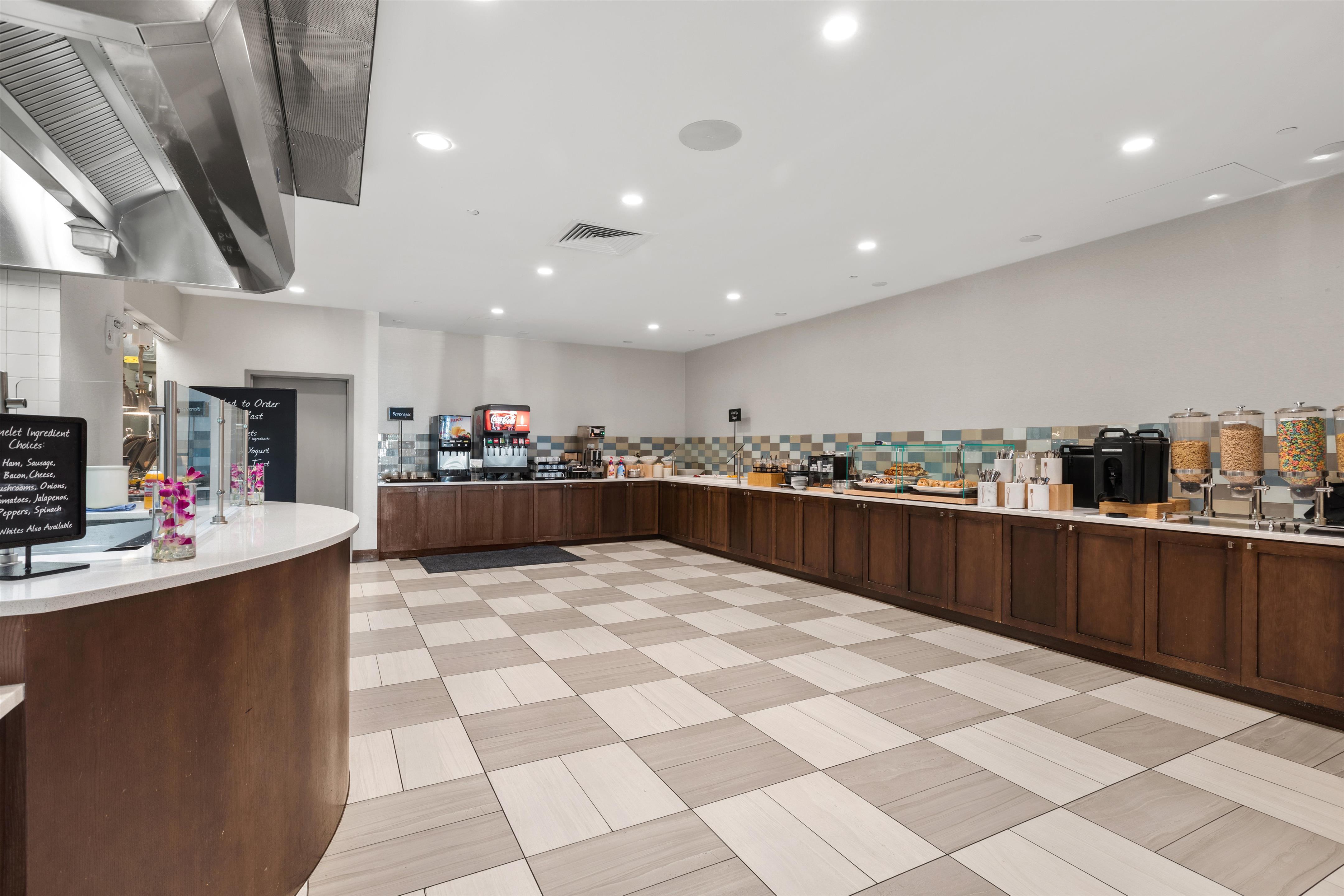 Breakfast Area | Embassy Suites By Hilton Oahu Kapolei