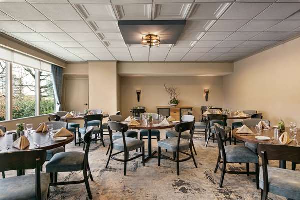Restaurant - DoubleTree by Hilton Hotel McLean
