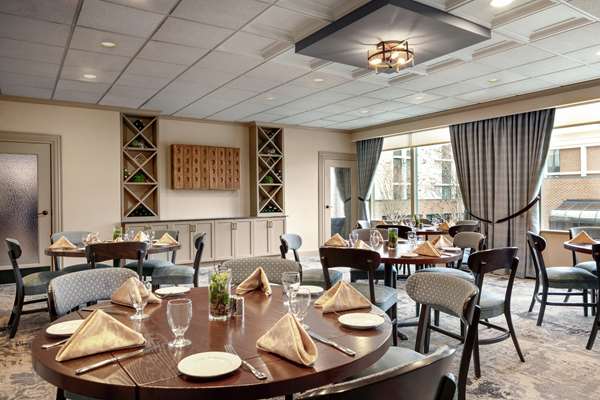 Restaurant - DoubleTree by Hilton Hotel McLean