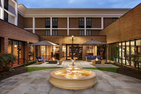 Exterior view - DoubleTree by Hilton Hotel McLean