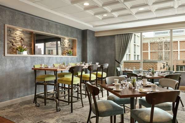 Restaurant - DoubleTree by Hilton Hotel McLean