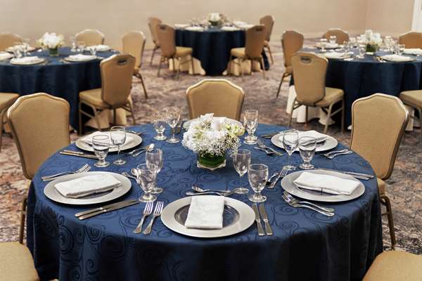 Restaurant - DoubleTree by Hilton Hotel McLean