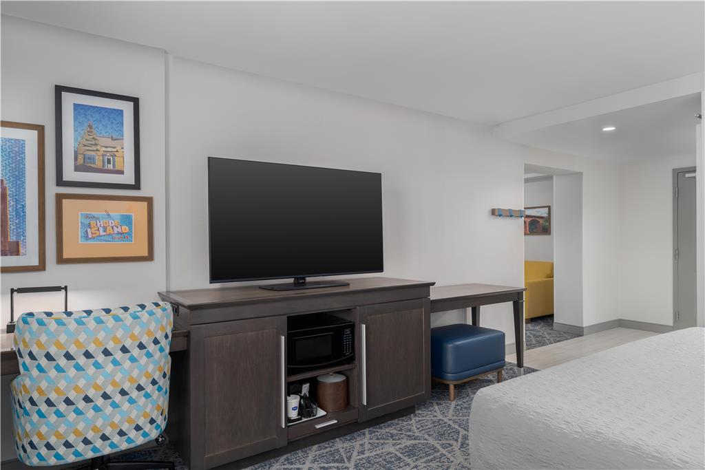 HAMPTON INN-PAWTUCKET, RI-guestroom-Guest Room,On-Site.jpg