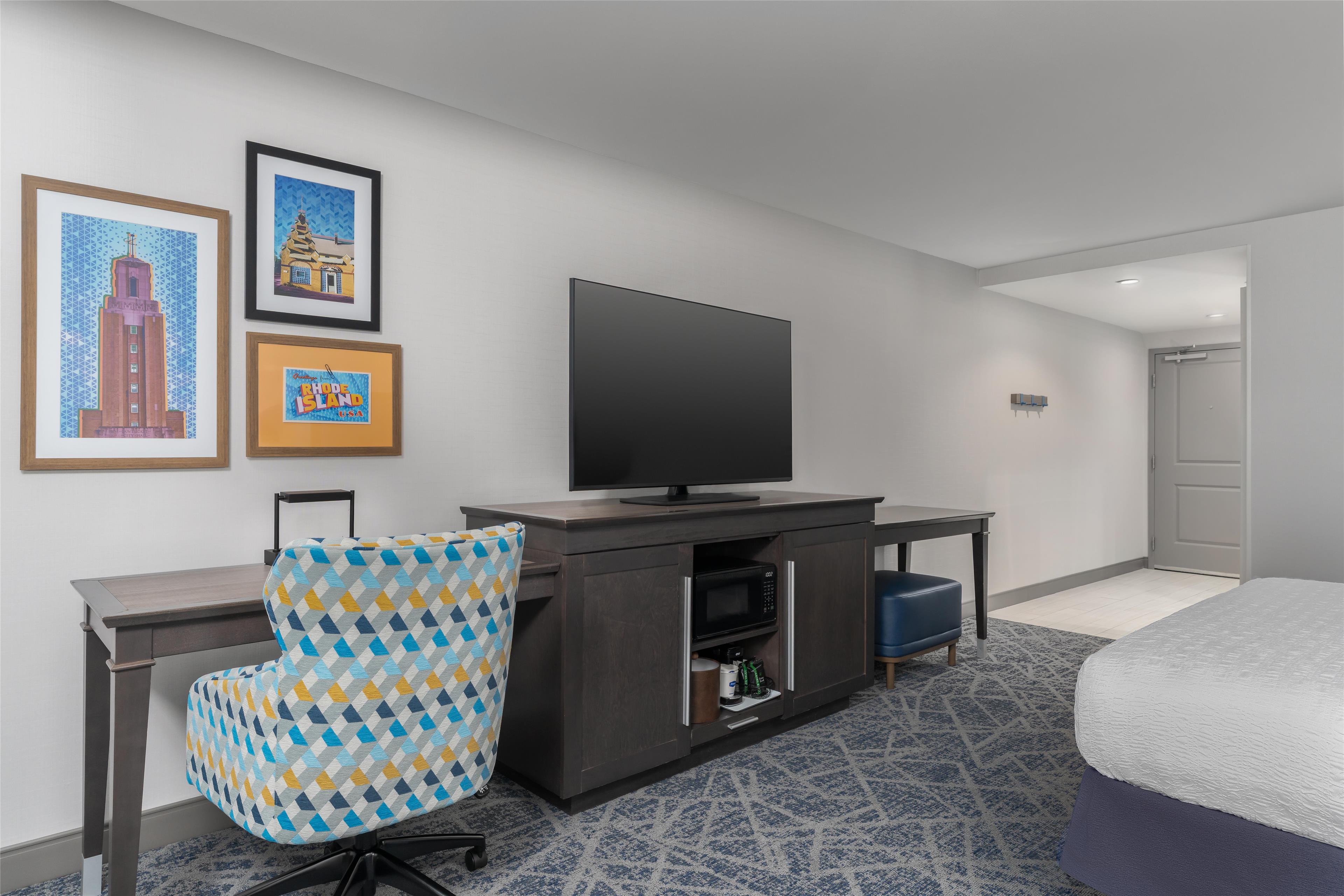 Hampton Inn by Hilton Pawtucket Room Type - KING ROOM W  SOFA BED NS