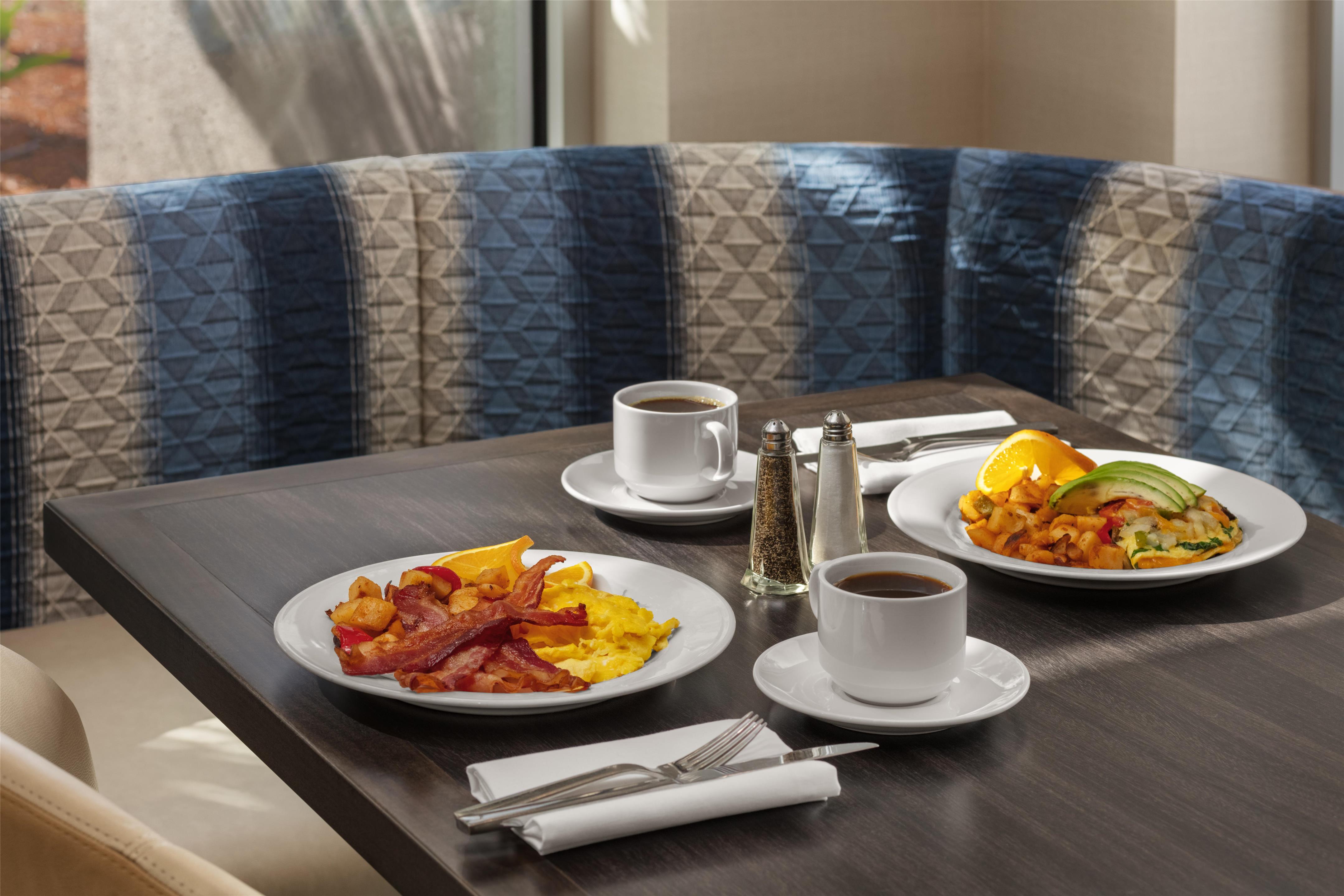Breakfast Area | Hilton Garden Inn Santa Barbara / Goleta