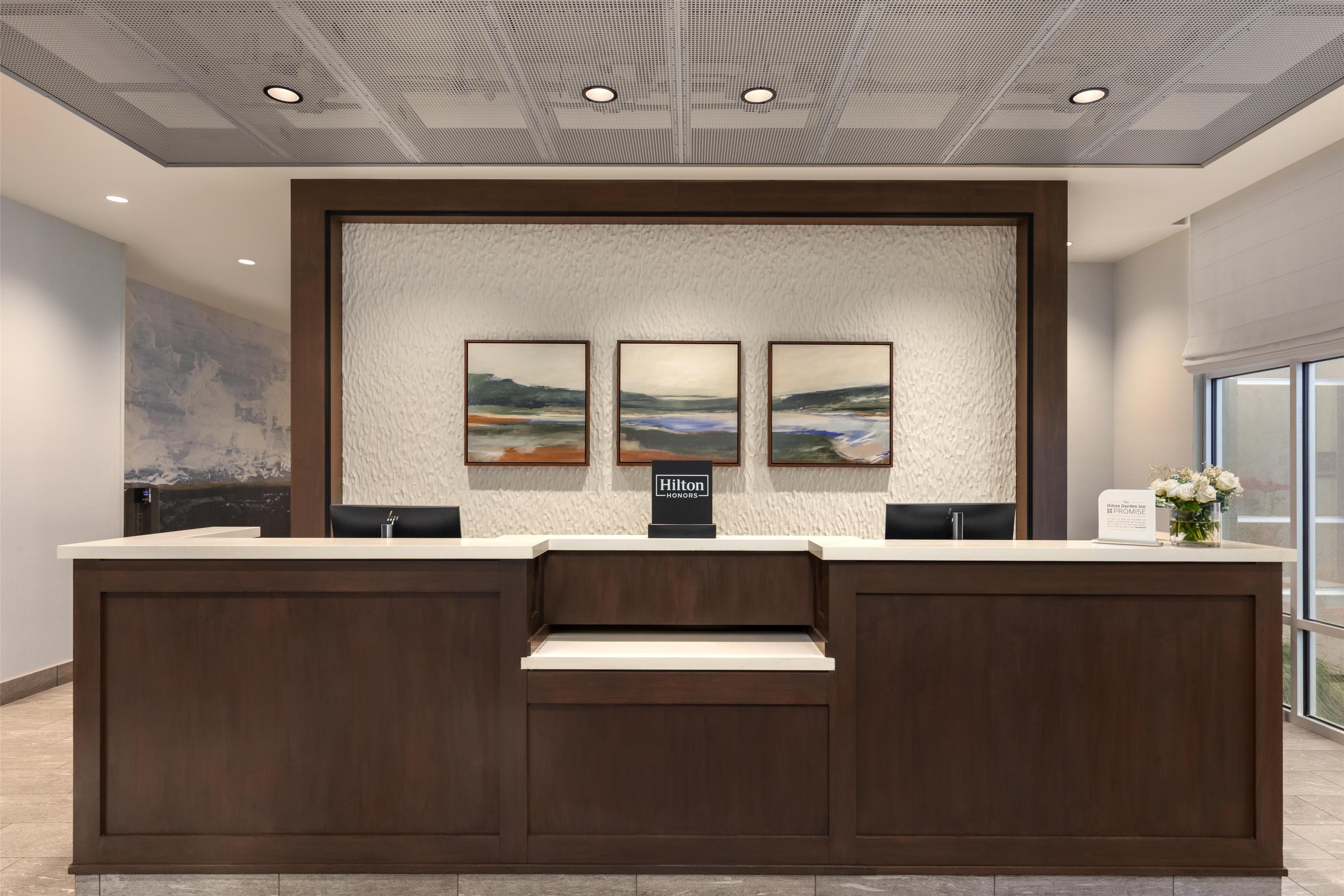 Reception | Hilton Garden Inn Santa Barbara / Goleta